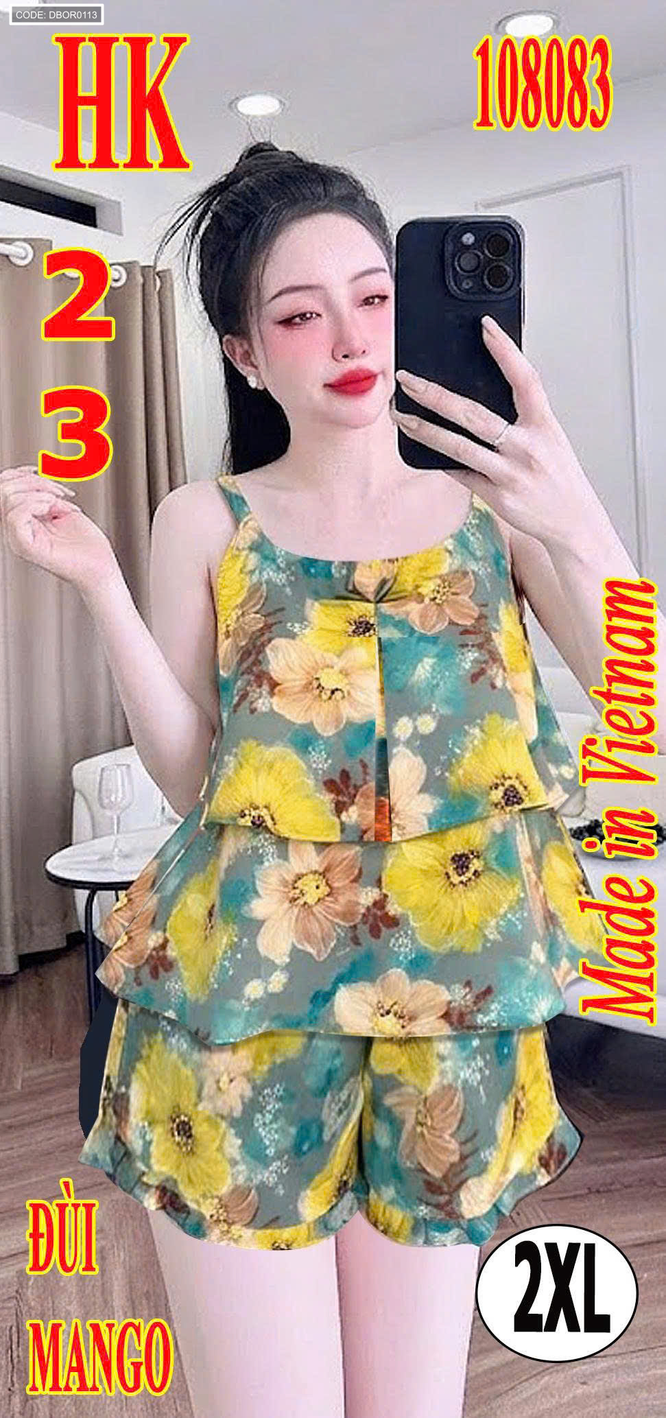 Ảnh mặc mẫu cho thấy dáng áo 2 dây và quần đùi đồng bộ hoạ tiết hoa