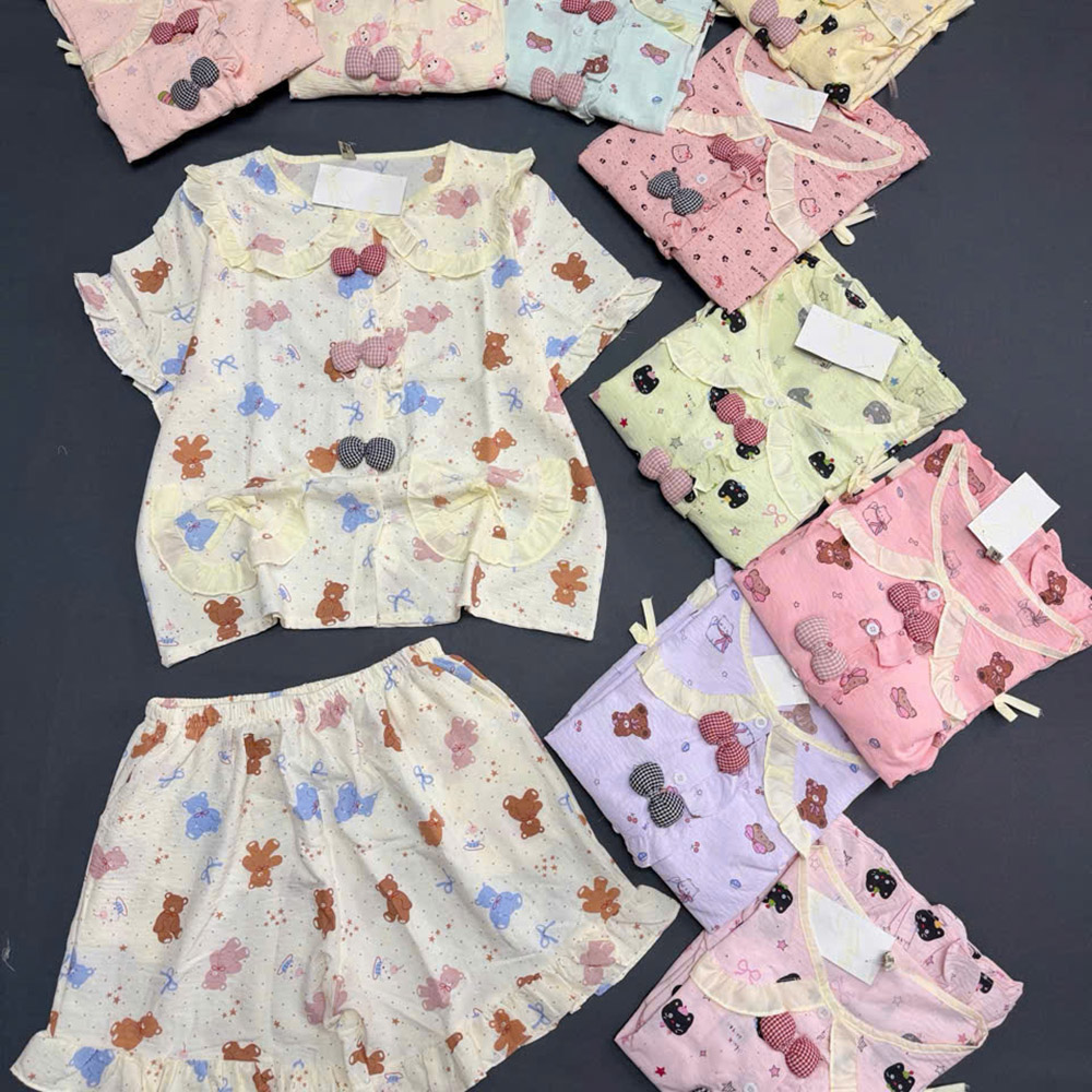 Khám phá Đồ Bộ Nữ Áo Cổ Sen Tay Ngắn Quần Đùi Họa Tiết Gấu Đáng Yêu Vải Cotton Hàn Mịn Mát Size 45-62kg thuộc nhóm đồ bộ nữ