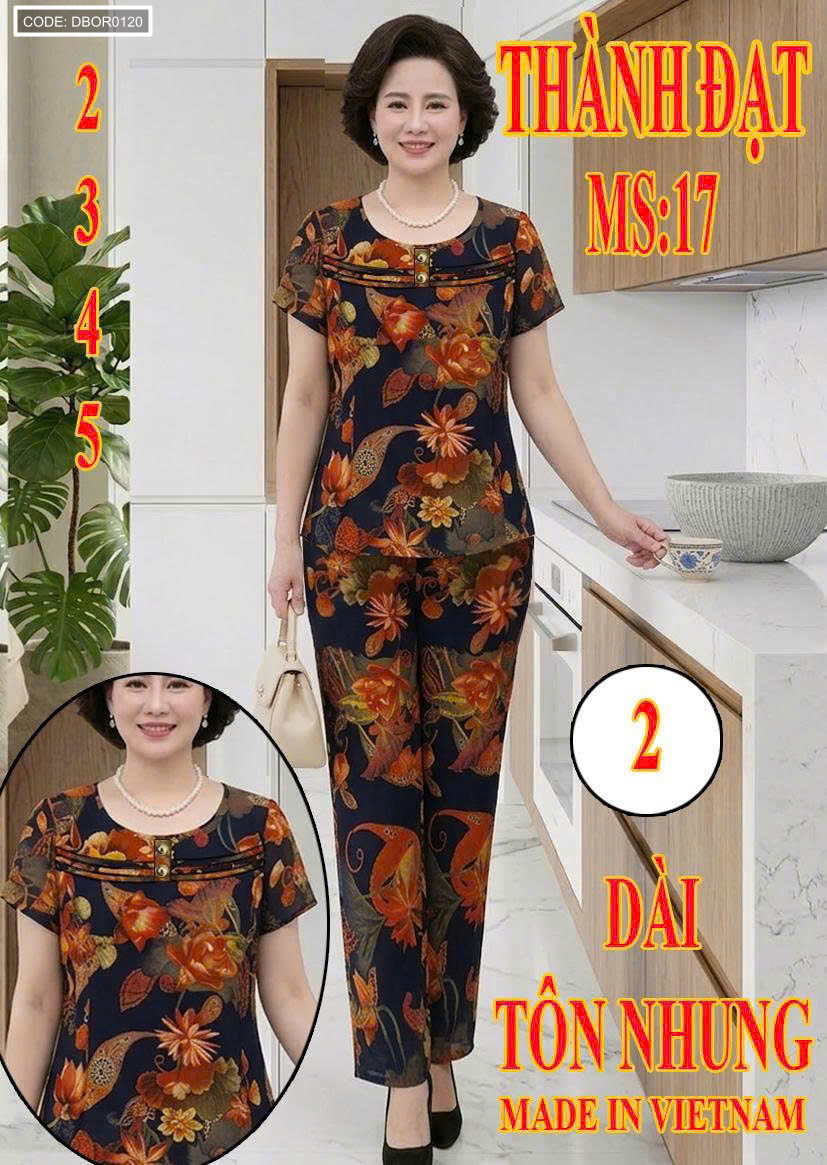 Mẫu mặc lên người với áo tay ngắn và quần dài họa tiết hoa