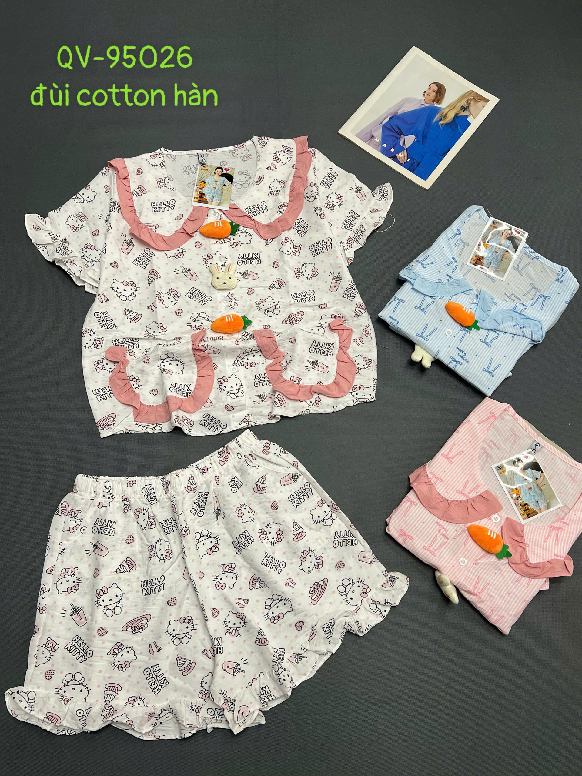 Một phối màu khác của bộ áo quần ngắn với bề mặt vải in họa tiết rõ hơn.