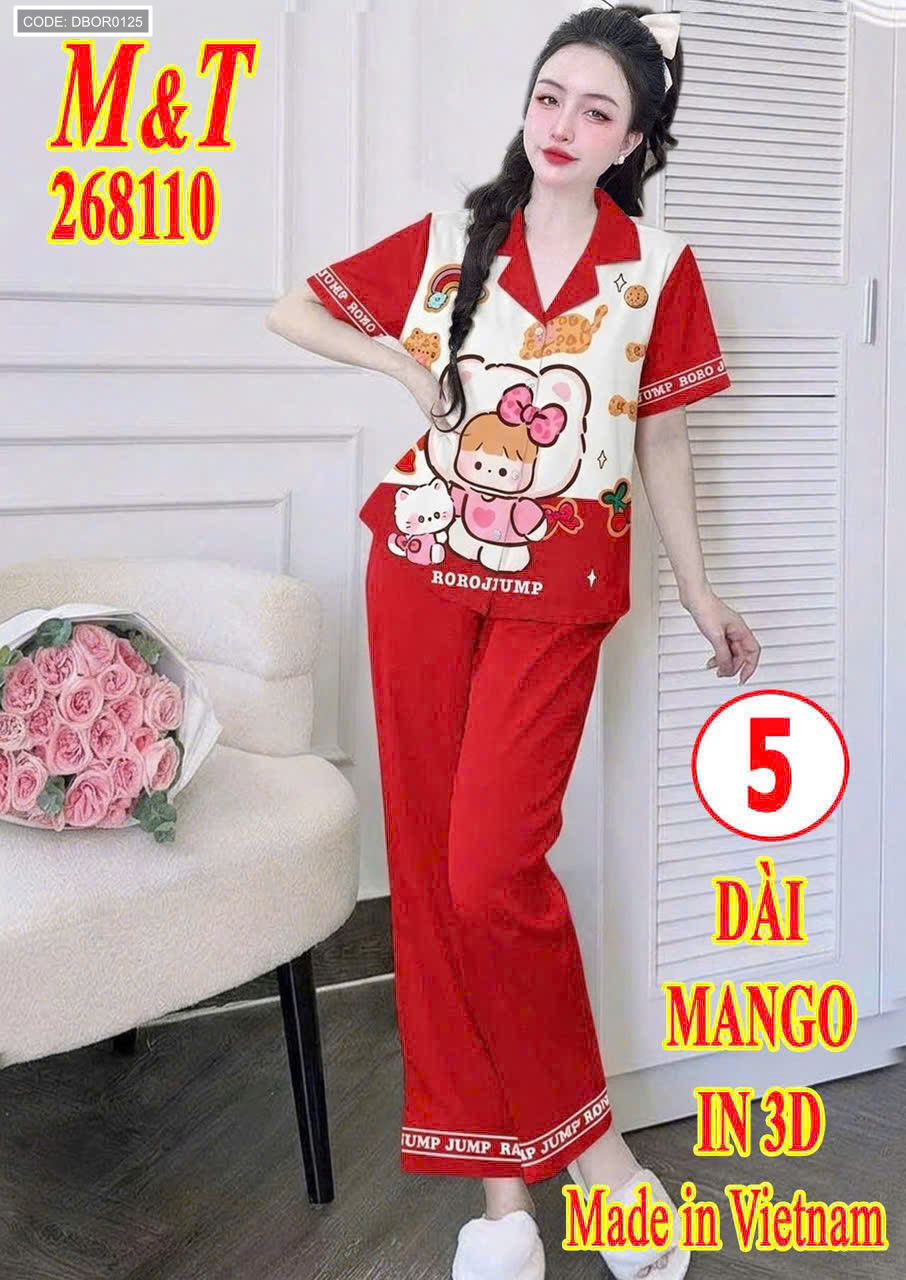 Phối đỏ với họa tiết in nổi bật ở thân áo