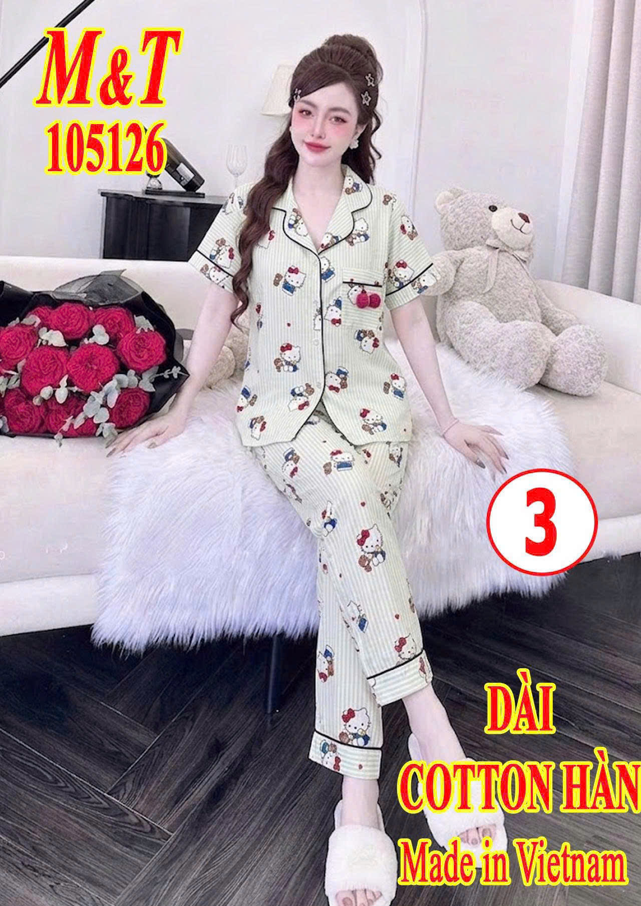 Phiên bản nền sáng kẻ sọc với hoạ tiết dễ thương, phối viền pijama