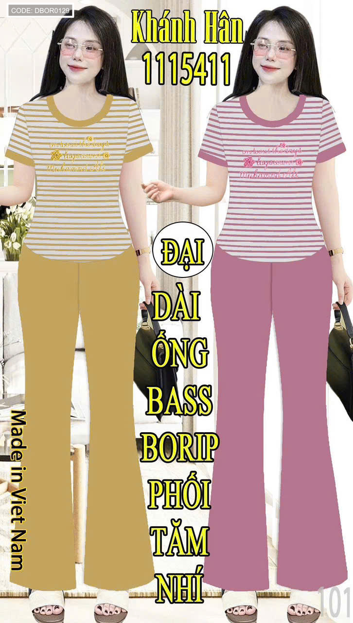Mẫu mặc với áo sọc tay ngắn và quần dài ống bass.