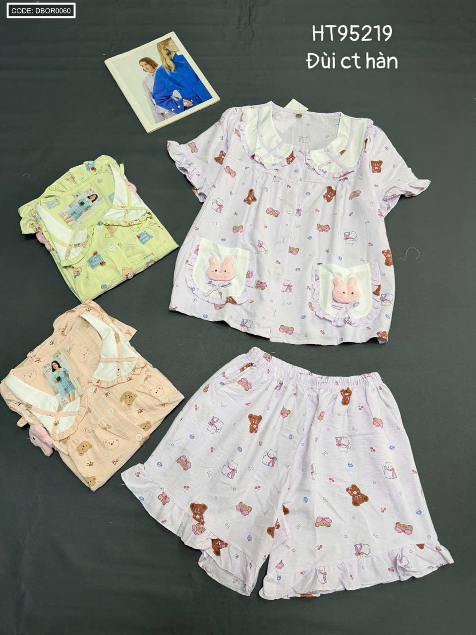 Một phối màu sáng với họa tiết in dễ thương