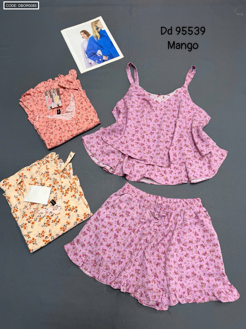 Bản màu tím hoa nhí với dáng áo xòe nhẹ