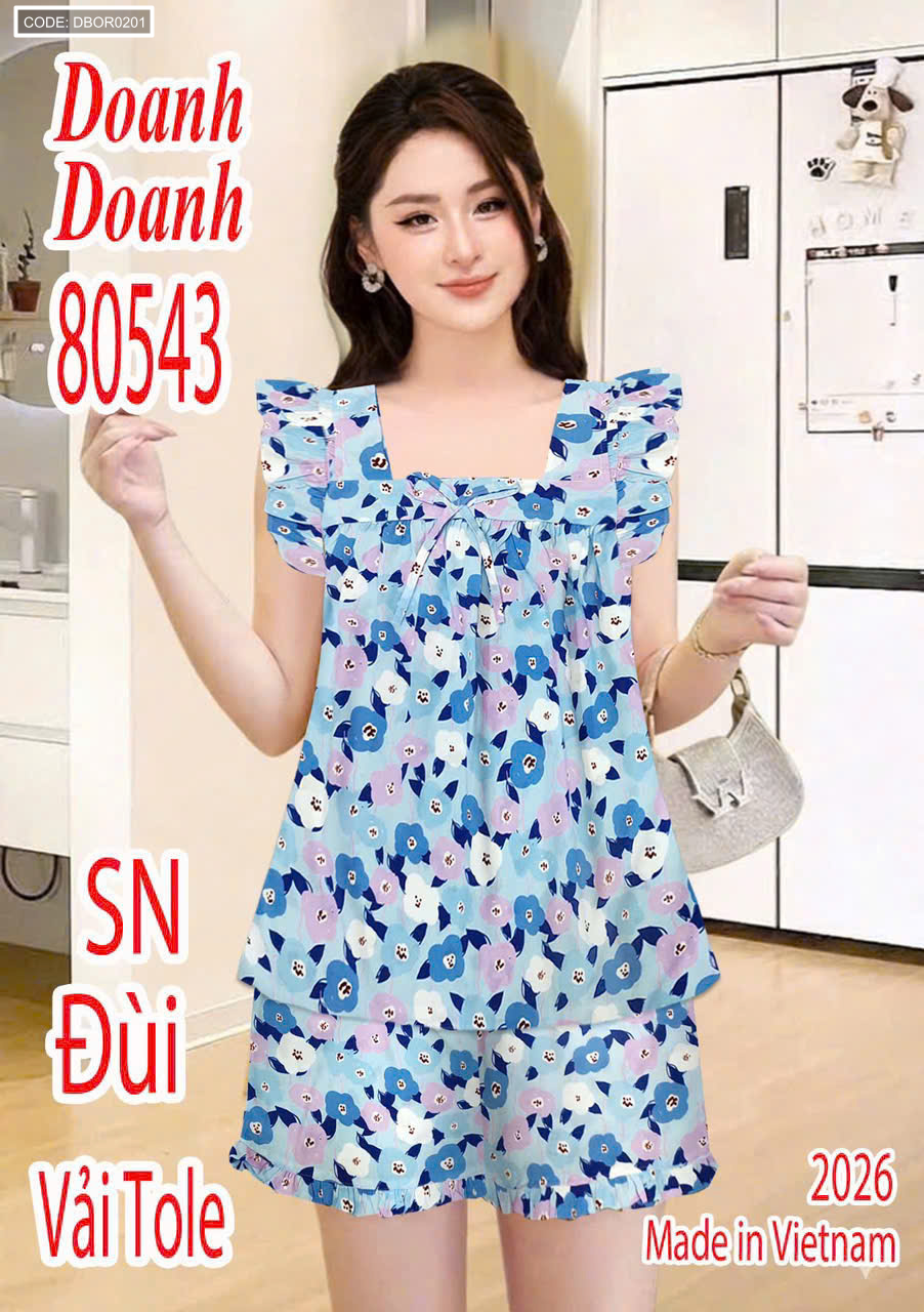 Mẫu mặc lên người với áo phối cánh tiên và quần đùi đồng bộ