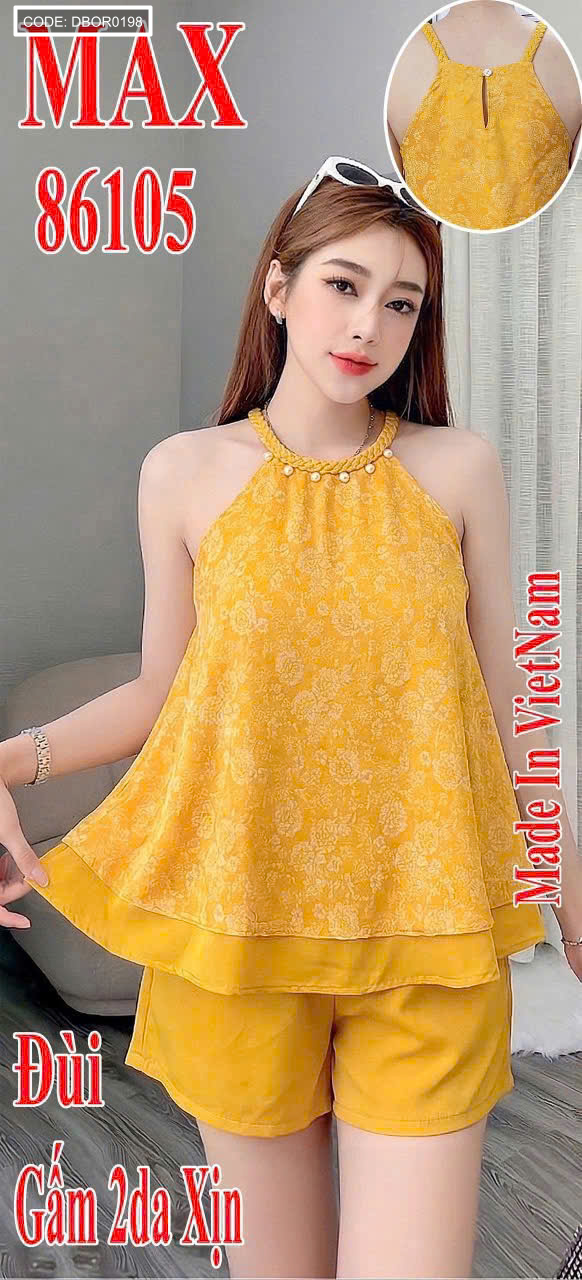 Mẫu mặc thực tế với thiết kế cổ yếm, áo sát nách và quần đùi