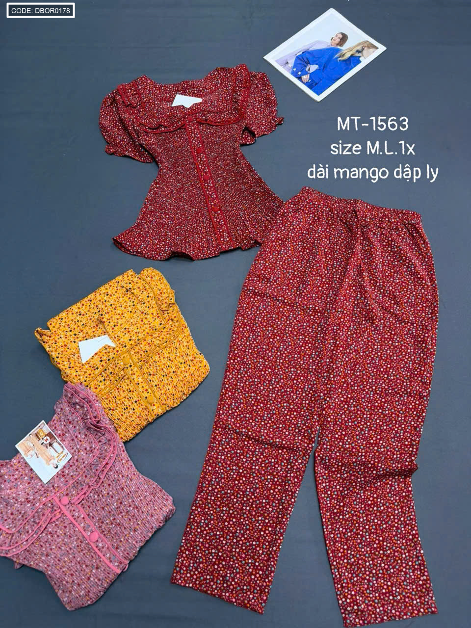 Một phối màu đỏ đô với họa tiết hoa nhí trên nền vải dập ly