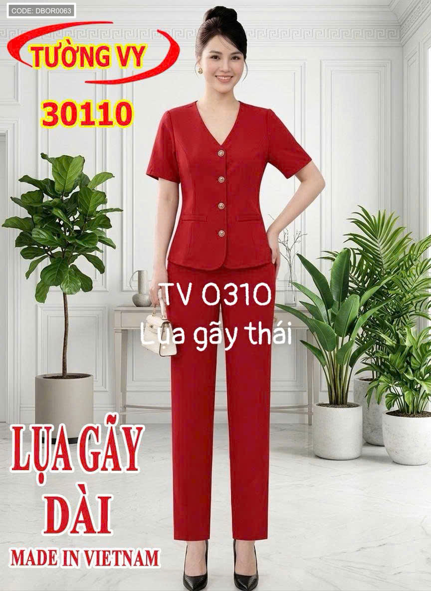 Hình minh họa mặc hoàn chỉnh set quần dài áo tay ngắn cổ tim