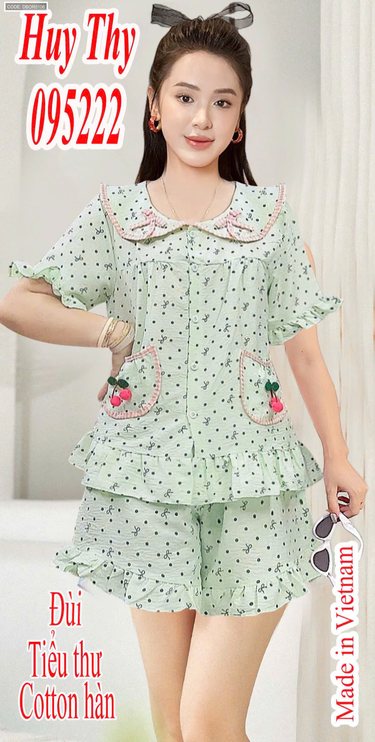 Ảnh mặc mẫu với cổ bèo, túi trước và quần đùi đồng bộ