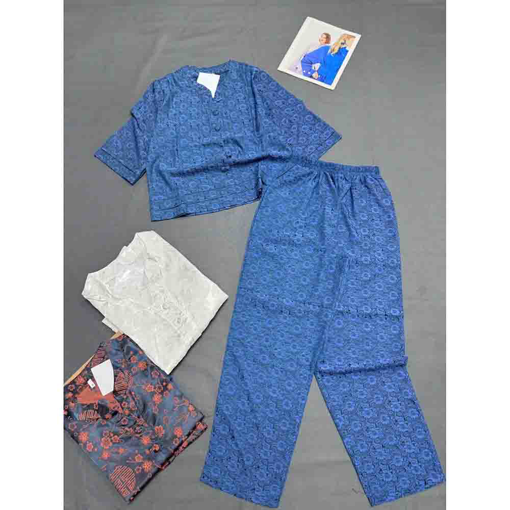 Set màu xanh: áo cài nút trước và quần dài ống suông cạp chun