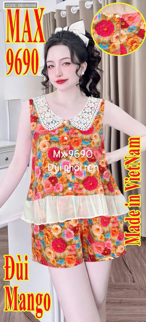 Cận cảnh mẫu mặc với cổ ren và họa tiết hoa nổi bật