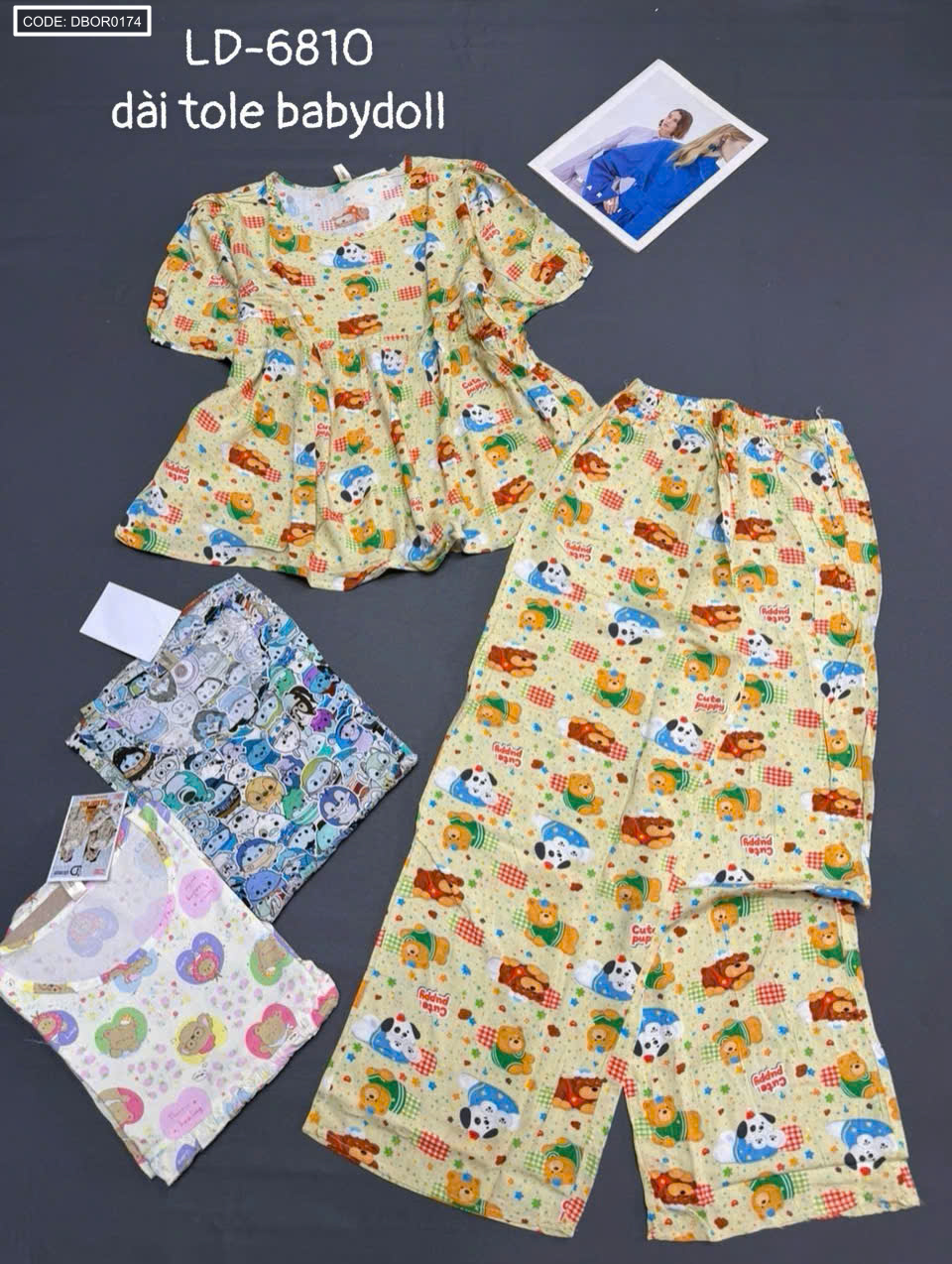 Set áo babydoll phối quần dài với họa tiết in toàn thân