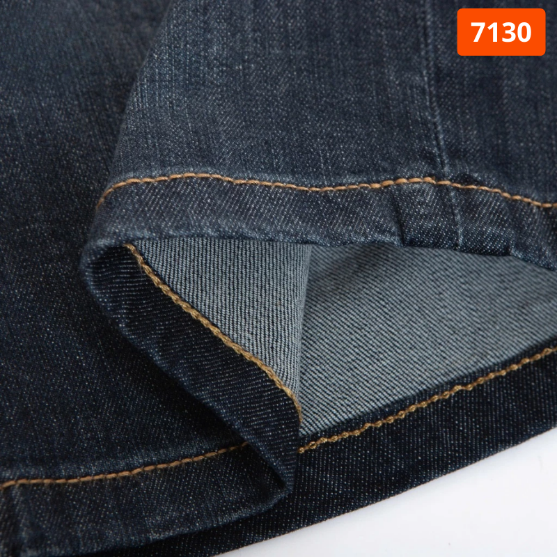 Cận cảnh chất denim và gấu quần may chắc chắn
