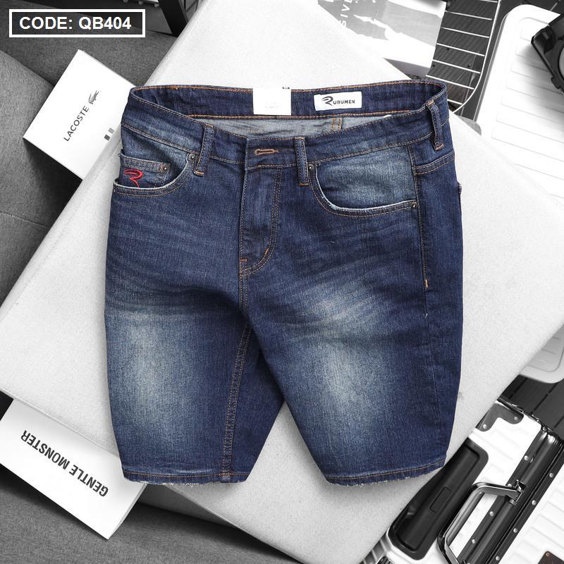 Ảnh tổng thể quần short jeans dáng slim fit, tông denim xanh