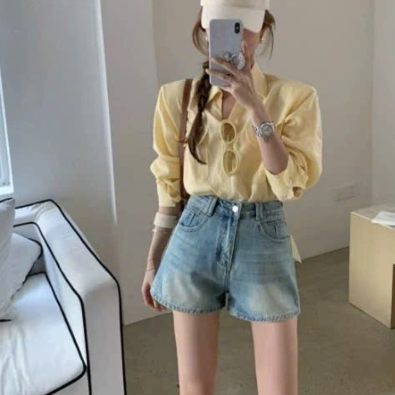 Cách phối quần với áo sơ mi sáng màu trẻ trung