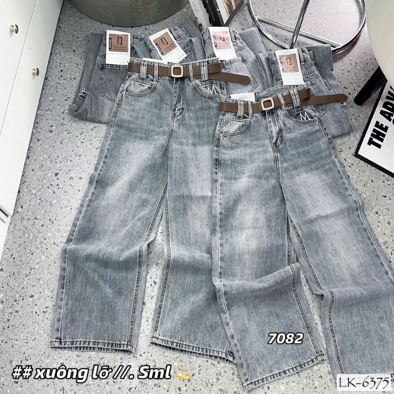 Màu jeans wash xám sáng, dáng suông dễ phối đồ
