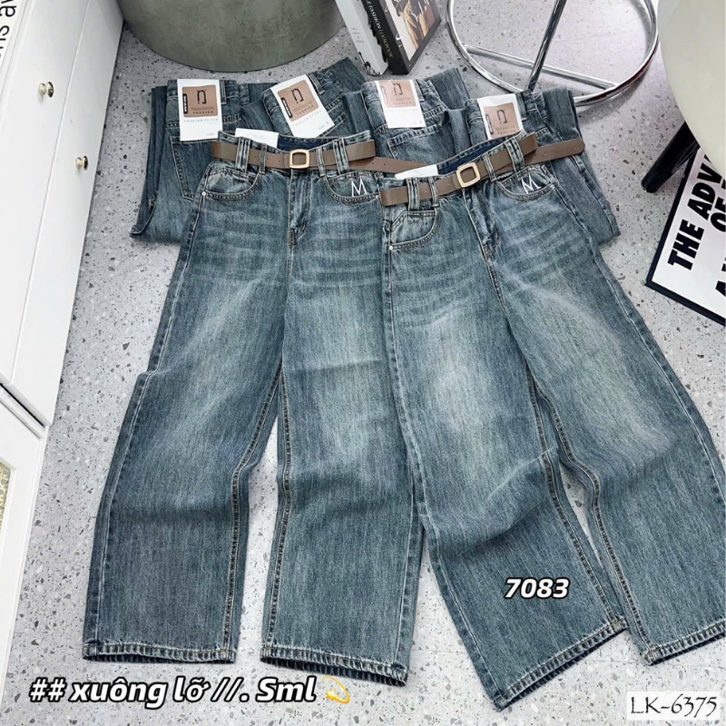 Phiên bản jeans wash xanh đậm, tổng thể đứng dáng