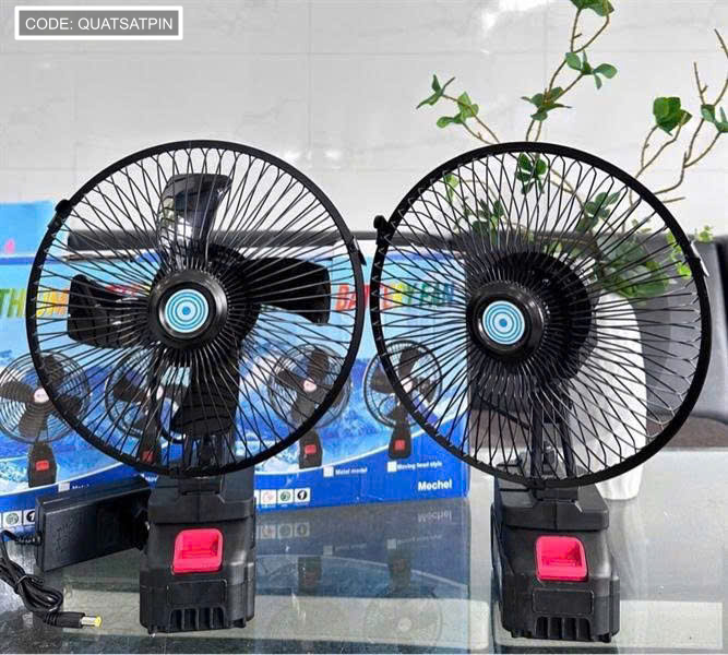 Hình quạt màu đen với lồng sắt và chân đế dùng pin