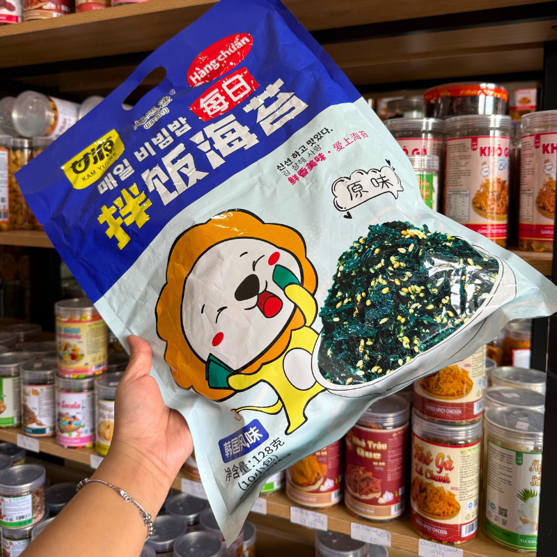 Thiết kế bịch lớn có quai xách và hình con sư tử dễ nhận diện