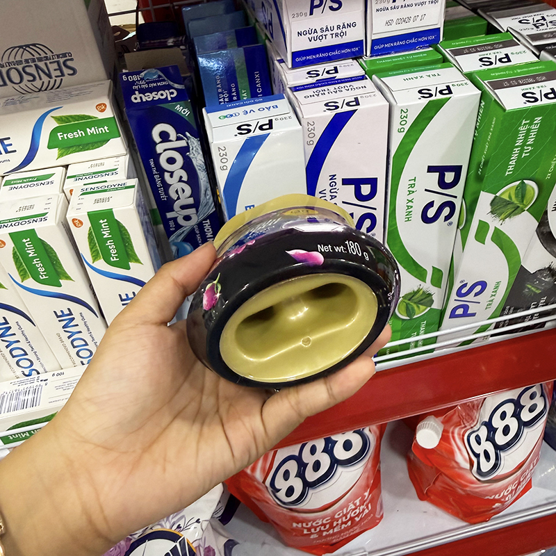 Góc nhìn phần đáy sản phẩm và khối lượng tịnh 180g