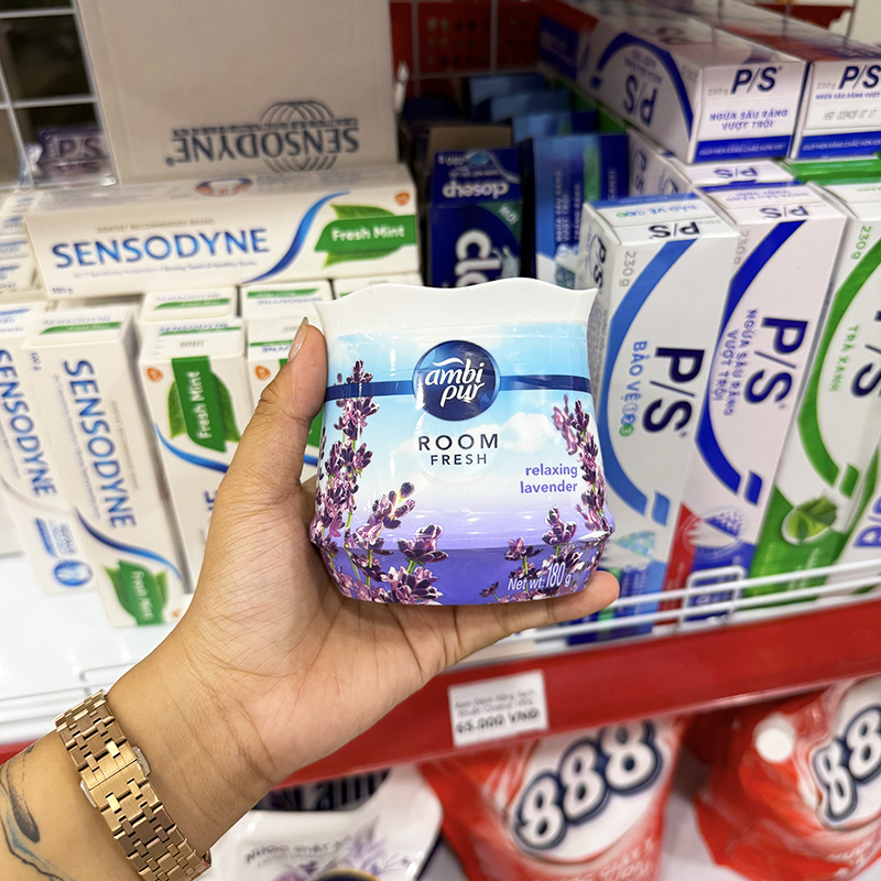 Mặt trước sản phẩm với tên hương Relaxing Lavender và khối lượng 180g