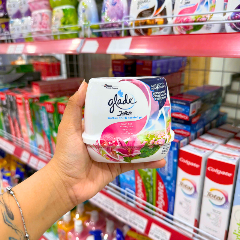 Thiết kế mặt trước với tông hoa tươi sáng