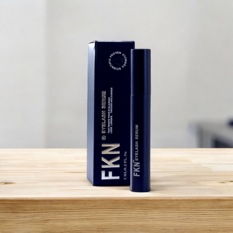 Dạng bút serum nhỏ gọn thuận tiện cho thao tác dưỡng mi