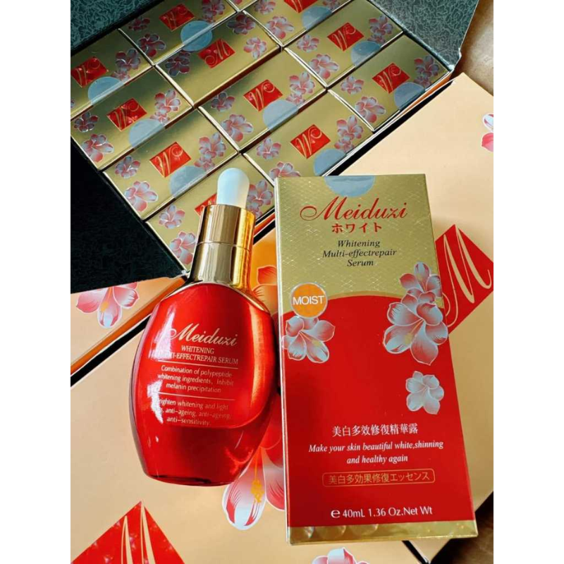 Serum Meiduzi với bao bì đỏ vàng, phía sau là nhiều hộp cùng thiết kế