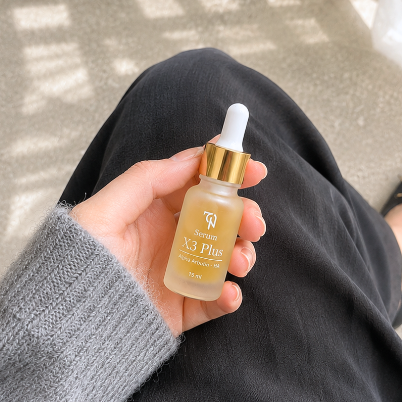 Chai nhỏ giọt gọn tay, tiện lấy lượng serum vừa dùng