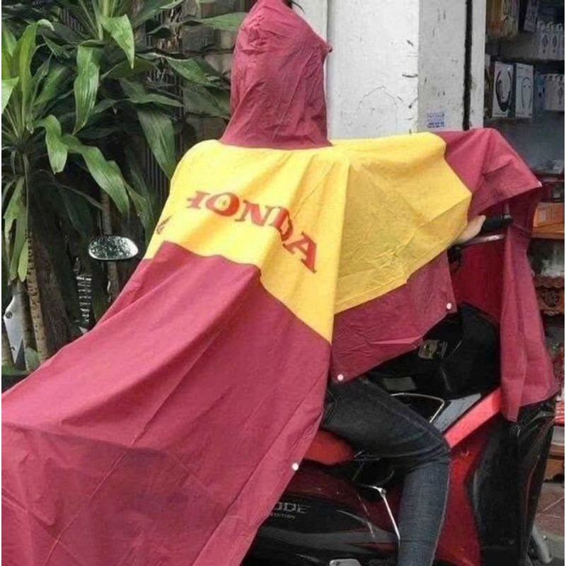 Dáng áo phủ rộng khi ngồi xe máy