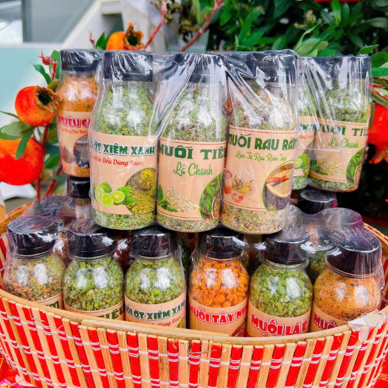 Set sản phẩm đóng gói gồm nhiều hũ tiện dùng