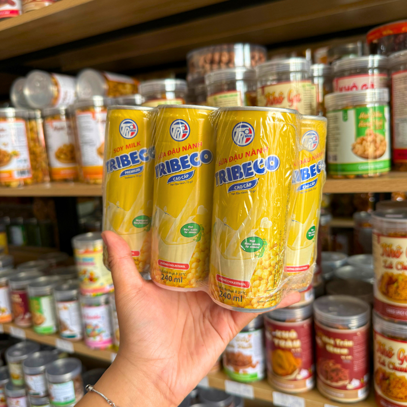 Bao bì thể hiện dòng cao cấp và dung tích 240ml mỗi lon