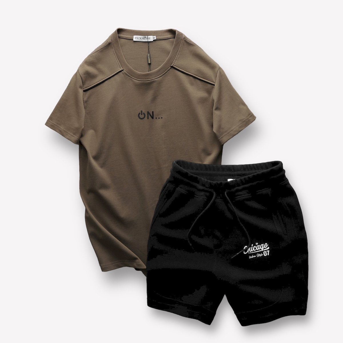 Tổng thể set áo cổ tròn và quần short thun phối cùng nhau