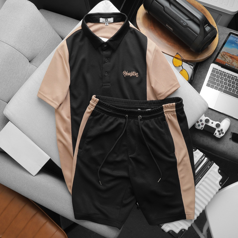 Chi tiết logo thêu ngực áo và quần short cạp thun dây rút