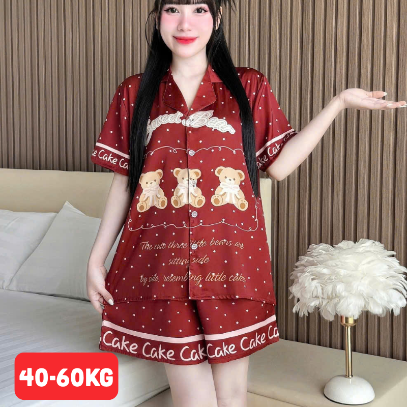 Mẫu đỏ đô in gấu và chữ trang trí