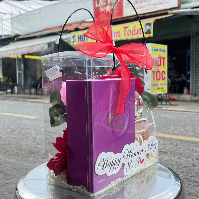Set Quà Tặng Nước Hoa Nữ Charme Love Mademoiselle 100ml Kèm Túi Trong Vuông, Đèn Đom Đóm, Giấy Rơm Và Nơ Trang Trí