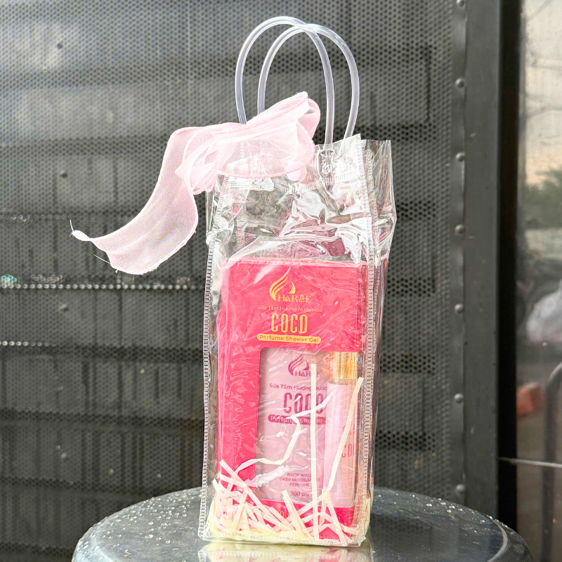 Toàn bộ set quà với sữa tắm Coco và nước hoa đi kèm