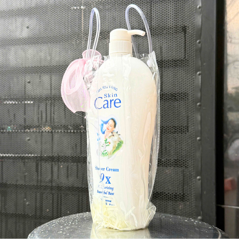 Set Giỏ Quà Tặng Sữa Tắm Sữa Dê Hoa Mai Vàng Skin Care Shower Cream 9x 1.15kg