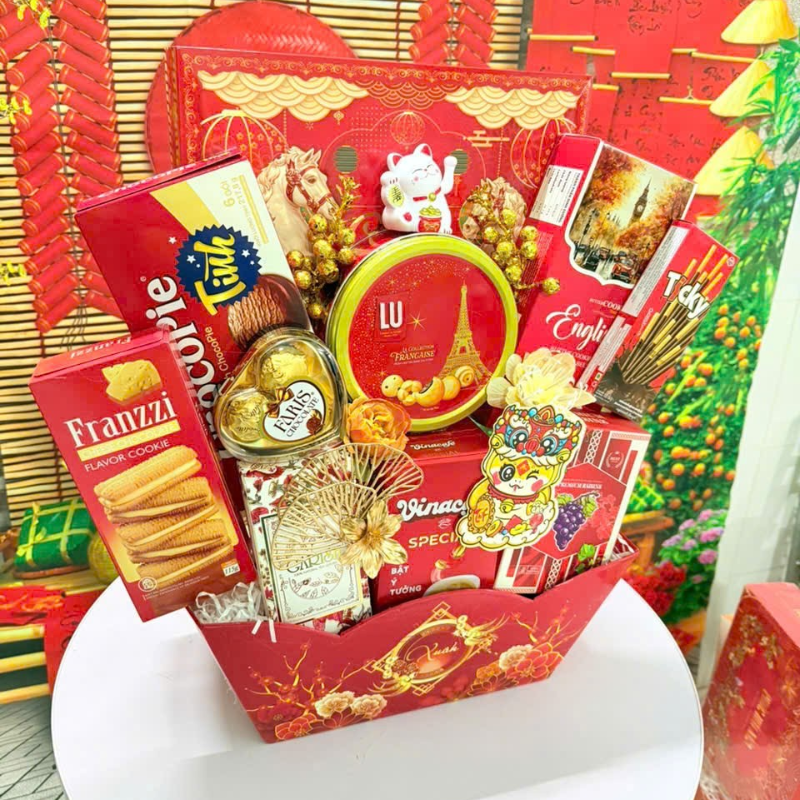 Mẫu giỏ phù hợp để biếu tặng và đặt trang trí trong không gian Tết