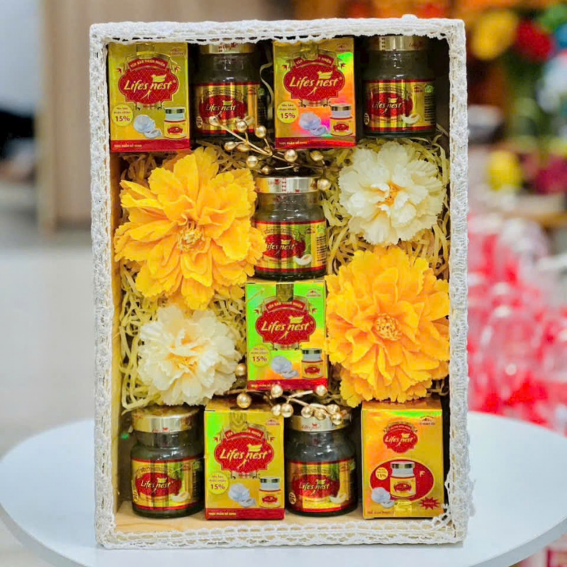 Phiên bản hộp quà phối hoa trang trí sáng màu