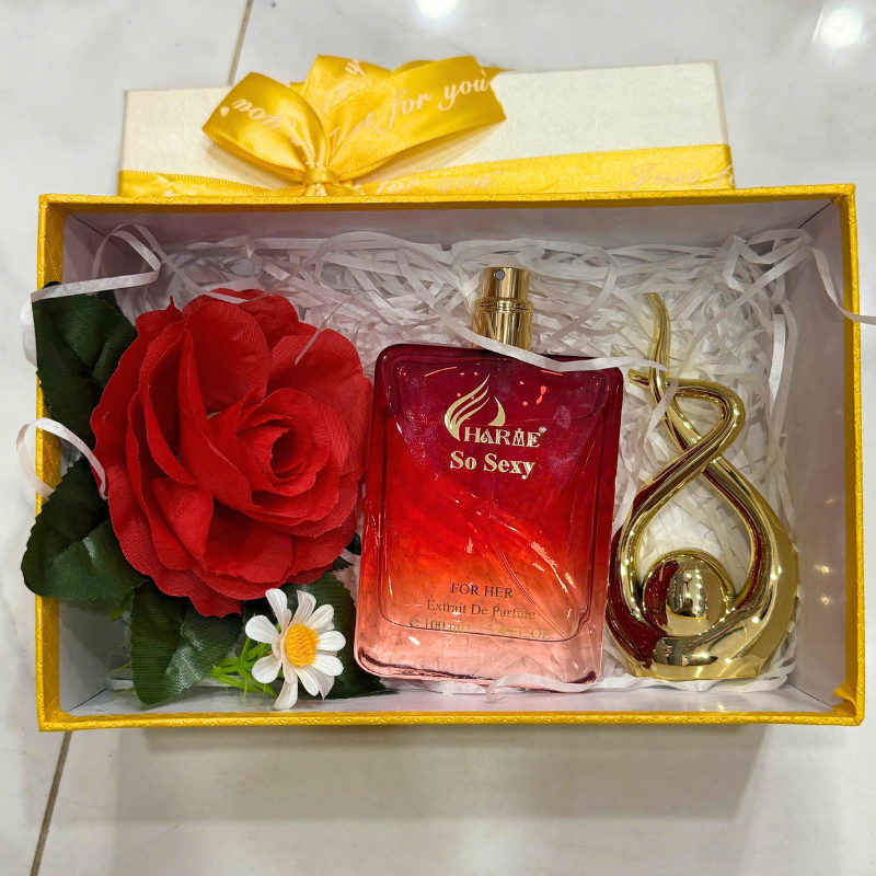 Khám phá Set Hộp Quà Tặng Nước Hoa Charme So Sexy Mùi Nữ Bản Mới 100ml - Hộp Lớn Hoa Rơm Nhiều Màu thuộc nhóm charme so sexy