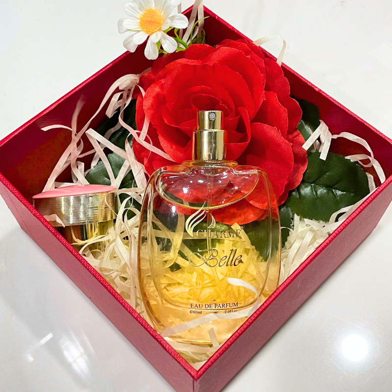 Chai Eau de Parfum 60ml với thiết kế trong suốt, tông vàng ấm