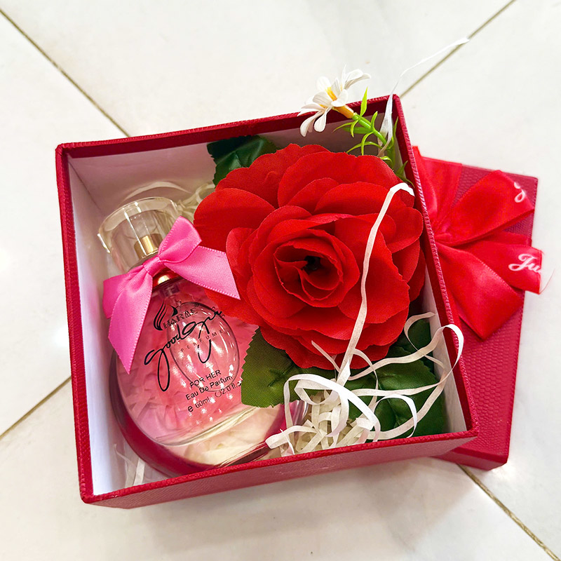 Bố cục set quà gọn gàng, phù hợp trưng bày hoặc trao tặng