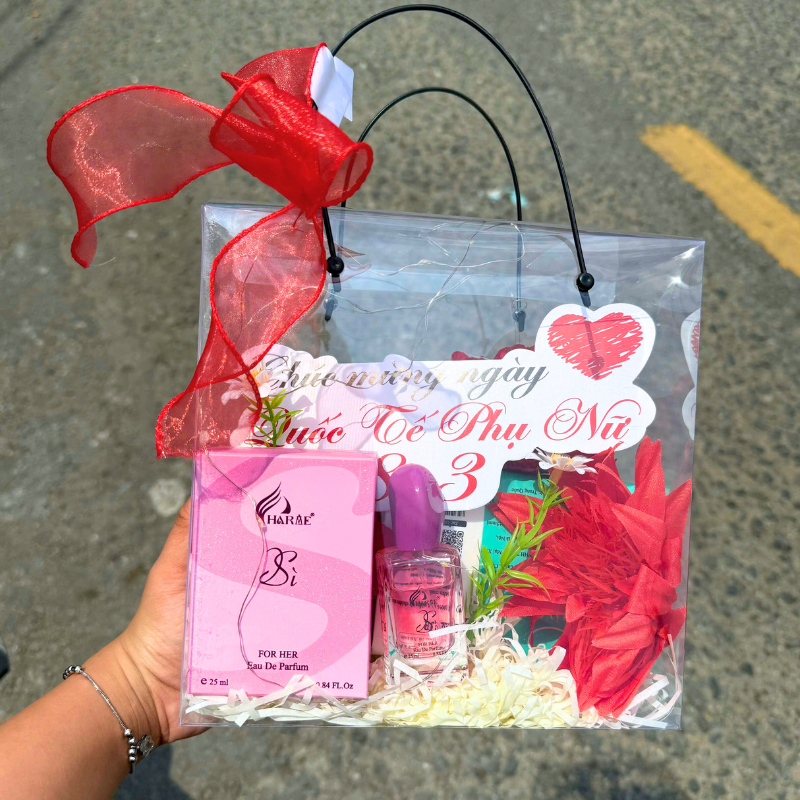Set Hộp Quà Tặng Nước Hoa Nữ Charme Sì 25ml - Túi Trong Vuông Có Đèn Đom Đóm Lót Giấy Rơm Thắt Nơ Nhiều Màu