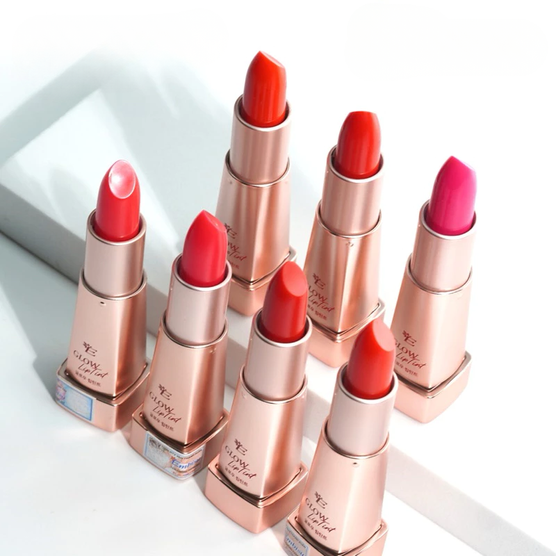 Nhiều sắc son Embisu Glow Lip Tint đặt trên nền sáng, từ hồng đến đỏ