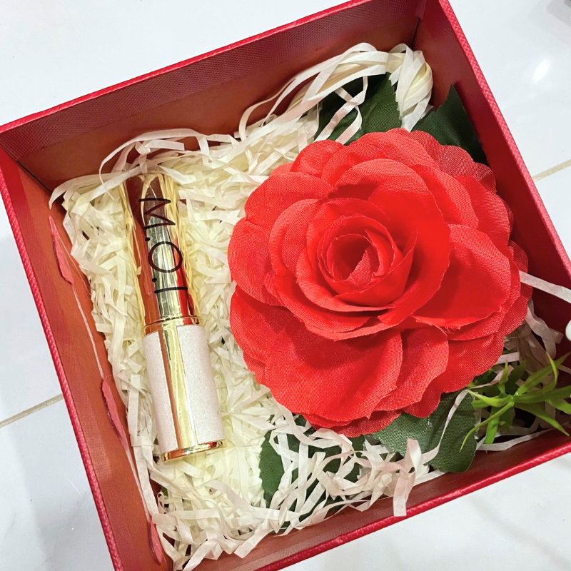 Set Hộp Quà Tặng Son Môi Love M.O.I Màu Vàng 3 Màu