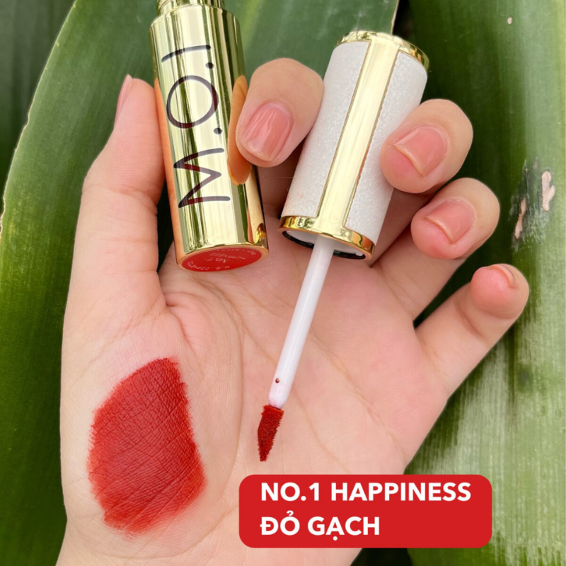 Cận cảnh No.1 Happiness đỏ gạch và đầu cọ son khi mở nắp
