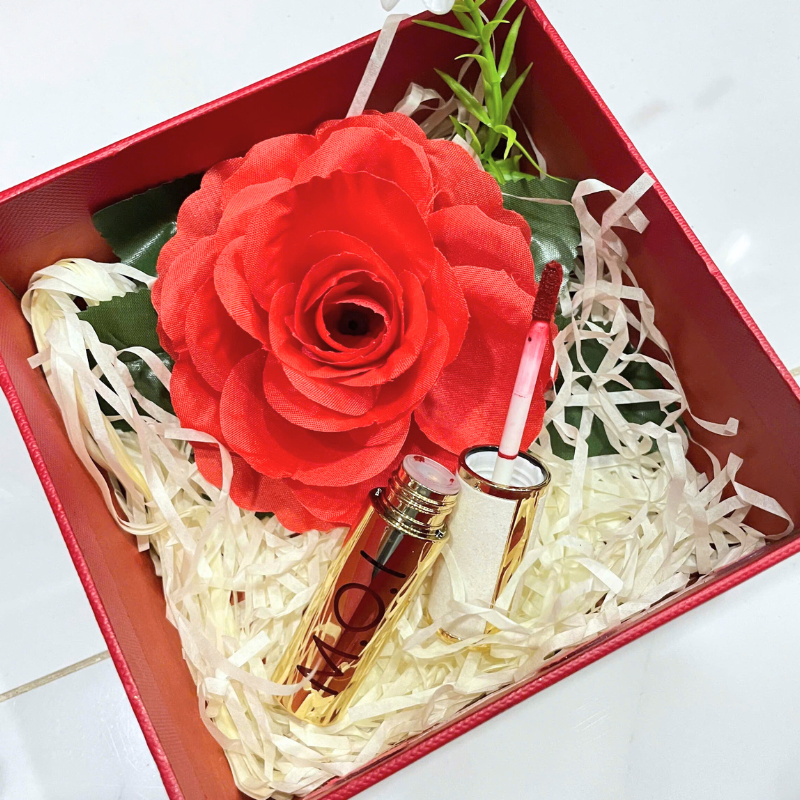 Set Hộp Quà Tặng Son Môi Love M.O.I Màu Vàng 3 Màu