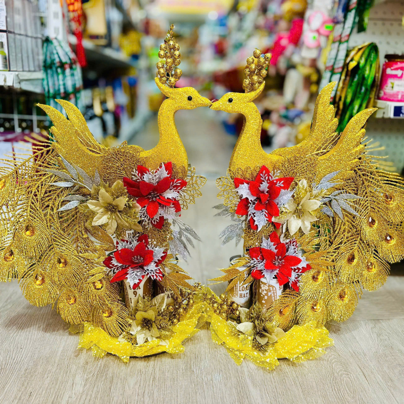 Mẫu công phượng phối hoa đỏ và vàng kim nổi bật